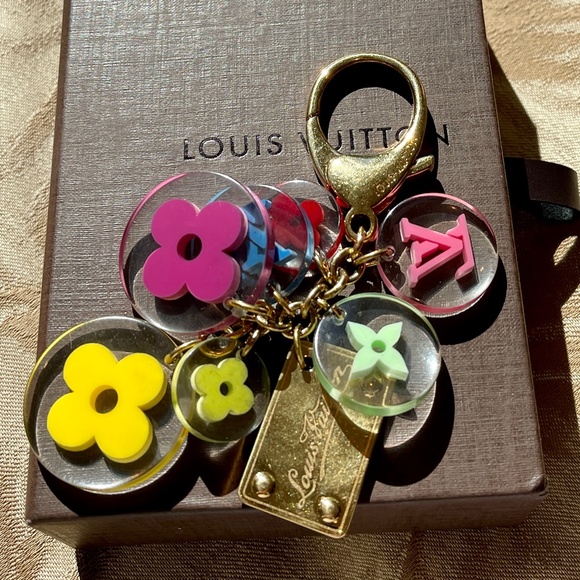 🌼Louis Vuitton Resin Candy Fleurs Bag Charm🌸 - Picture 1 of 5
